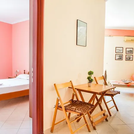 Work-friendly Apartments, Apartament Saranda